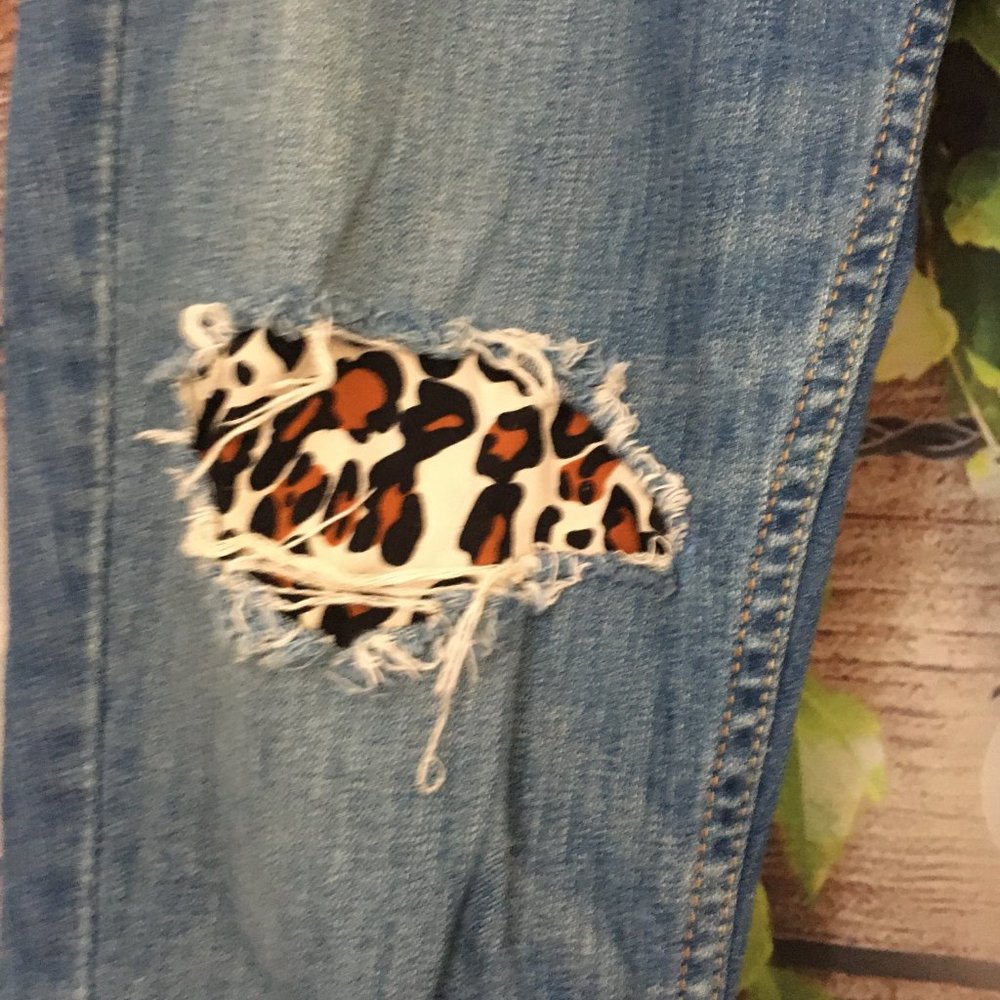 🐆Upcycled Cheetah Skinny Jeans - Picture 11 of 14